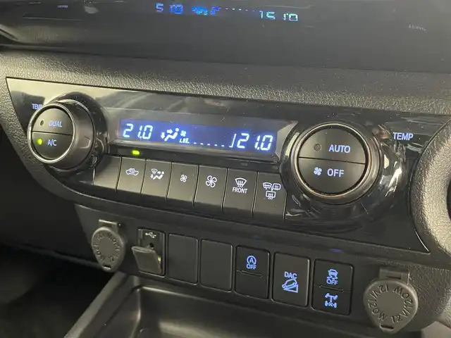 トヨタ ハイラックス Z GRスポーツ 滋賀県 2022(令4)年 3.1万km アティチュードブラックマイカ 純正8インチメモリナビ/【Bluetooth/USB】/ハーフレザー/全方位カメラ/追従クルーズコントロール/前後ドライブレコーダー/クリアランスソナー/LEDヘッドライト/オートライト/パワーシート/デジタルインナーミラー/社外テール（ヴァレンティ）/リアデフロック/MTモード付きAT/純正ETC