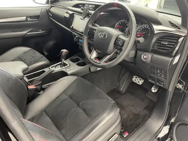 トヨタ ハイラックス Z GRスポーツ 滋賀県 2022(令4)年 3.1万km アティチュードブラックマイカ 純正8インチメモリナビ/【Bluetooth/USB】/ハーフレザー/全方位カメラ/追従クルーズコントロール/前後ドライブレコーダー/クリアランスソナー/LEDヘッドライト/オートライト/パワーシート/デジタルインナーミラー/社外テール（ヴァレンティ）/リアデフロック/MTモード付きAT/純正ETC