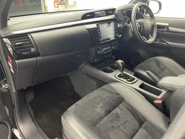 トヨタ ハイラックス Z GRスポーツ 滋賀県 2022(令4)年 3.1万km アティチュードブラックマイカ 純正8インチメモリナビ/【Bluetooth/USB】/ハーフレザー/全方位カメラ/追従クルーズコントロール/前後ドライブレコーダー/クリアランスソナー/LEDヘッドライト/オートライト/パワーシート/デジタルインナーミラー/社外テール（ヴァレンティ）/リアデフロック/MTモード付きAT/純正ETC