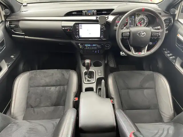 トヨタ ハイラックス Z GRスポーツ 滋賀県 2022(令4)年 3.1万km アティチュードブラックマイカ 純正8インチメモリナビ/【Bluetooth/USB】/ハーフレザー/全方位カメラ/追従クルーズコントロール/前後ドライブレコーダー/クリアランスソナー/LEDヘッドライト/オートライト/パワーシート/デジタルインナーミラー/社外テール（ヴァレンティ）/リアデフロック/MTモード付きAT/純正ETC