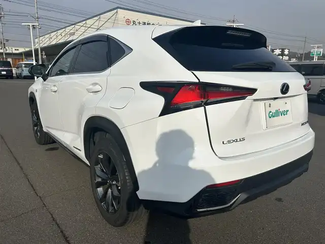 レクサス ＮＸ 300h Fスポーツ 岡山県 2018(平30)年 8.8万km ホワイトノーヴァガラスフレーク 登録時走行距離87326km/純正10.3インチナビ/（AM/FM/CD/DVD/BT/TV）/バックカメラ/黒革シート/D/N席シートヒーター/D/N席ベンチレーション/D/N席パワーシート/ステアリングヒーター/パワーバックドア/レクサスセーフティシステム/・ブラインドスポットモニター/・レーンディパーチャアラート/・オートマチックハイビーム/・アダプティブクルーズコントロール/・クリアランスソナー/・プリクラッシュセーフティ/ビルトインETC2.0/電子パーキングアシスト/メモリーシート/パドルシフト/ドライブレコーダー/3眼LEDヘッドライト/純正18インチアルミホイール/保証書/取説/カードキー
