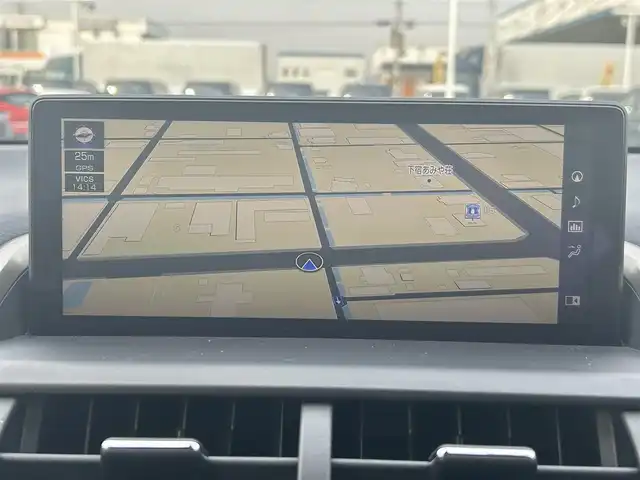 レクサス ＮＸ 300h Fスポーツ 岡山県 2018(平30)年 8.8万km ホワイトノーヴァガラスフレーク 登録時走行距離87326km/純正10.3インチナビ/（AM/FM/CD/DVD/BT/TV）/バックカメラ/黒革シート/D/N席シートヒーター/D/N席ベンチレーション/D/N席パワーシート/ステアリングヒーター/パワーバックドア/レクサスセーフティシステム/・ブラインドスポットモニター/・レーンディパーチャアラート/・オートマチックハイビーム/・アダプティブクルーズコントロール/・クリアランスソナー/・プリクラッシュセーフティ/ビルトインETC2.0/電子パーキングアシスト/メモリーシート/パドルシフト/ドライブレコーダー/3眼LEDヘッドライト/純正18インチアルミホイール/保証書/取説/カードキー