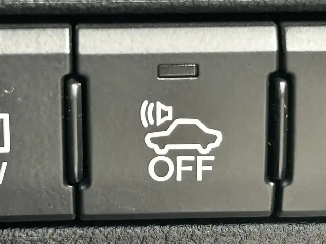 レクサス ＮＸ 300h Fスポーツ 岡山県 2018(平30)年 8.8万km ホワイトノーヴァガラスフレーク 登録時走行距離87326km/純正10.3インチナビ/（AM/FM/CD/DVD/BT/TV）/バックカメラ/黒革シート/D/N席シートヒーター/D/N席ベンチレーション/D/N席パワーシート/ステアリングヒーター/パワーバックドア/レクサスセーフティシステム/・ブラインドスポットモニター/・レーンディパーチャアラート/・オートマチックハイビーム/・アダプティブクルーズコントロール/・クリアランスソナー/・プリクラッシュセーフティ/ビルトインETC2.0/電子パーキングアシスト/メモリーシート/パドルシフト/ドライブレコーダー/3眼LEDヘッドライト/純正18インチアルミホイール/保証書/取説/カードキー