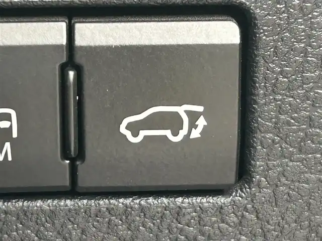 レクサス ＮＸ 300h Fスポーツ 岡山県 2018(平30)年 8.8万km ホワイトノーヴァガラスフレーク 登録時走行距離87326km/純正10.3インチナビ/（AM/FM/CD/DVD/BT/TV）/バックカメラ/黒革シート/D/N席シートヒーター/D/N席ベンチレーション/D/N席パワーシート/ステアリングヒーター/パワーバックドア/レクサスセーフティシステム/・ブラインドスポットモニター/・レーンディパーチャアラート/・オートマチックハイビーム/・アダプティブクルーズコントロール/・クリアランスソナー/・プリクラッシュセーフティ/ビルトインETC2.0/電子パーキングアシスト/メモリーシート/パドルシフト/ドライブレコーダー/3眼LEDヘッドライト/純正18インチアルミホイール/保証書/取説/カードキー