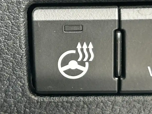 レクサス ＮＸ 300h Fスポーツ 岡山県 2018(平30)年 8.8万km ホワイトノーヴァガラスフレーク 登録時走行距離87326km/純正10.3インチナビ/（AM/FM/CD/DVD/BT/TV）/バックカメラ/黒革シート/D/N席シートヒーター/D/N席ベンチレーション/D/N席パワーシート/ステアリングヒーター/パワーバックドア/レクサスセーフティシステム/・ブラインドスポットモニター/・レーンディパーチャアラート/・オートマチックハイビーム/・アダプティブクルーズコントロール/・クリアランスソナー/・プリクラッシュセーフティ/ビルトインETC2.0/電子パーキングアシスト/メモリーシート/パドルシフト/ドライブレコーダー/3眼LEDヘッドライト/純正18インチアルミホイール/保証書/取説/カードキー