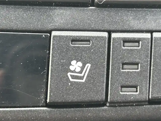 レクサス ＮＸ 300h Fスポーツ 岡山県 2018(平30)年 8.8万km ホワイトノーヴァガラスフレーク 登録時走行距離87326km/純正10.3インチナビ/（AM/FM/CD/DVD/BT/TV）/バックカメラ/黒革シート/D/N席シートヒーター/D/N席ベンチレーション/D/N席パワーシート/ステアリングヒーター/パワーバックドア/レクサスセーフティシステム/・ブラインドスポットモニター/・レーンディパーチャアラート/・オートマチックハイビーム/・アダプティブクルーズコントロール/・クリアランスソナー/・プリクラッシュセーフティ/ビルトインETC2.0/電子パーキングアシスト/メモリーシート/パドルシフト/ドライブレコーダー/3眼LEDヘッドライト/純正18インチアルミホイール/保証書/取説/カードキー