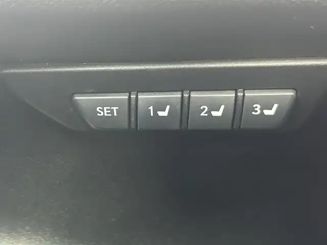 レクサス ＮＸ 300h Fスポーツ 岡山県 2018(平30)年 8.8万km ホワイトノーヴァガラスフレーク 登録時走行距離87326km/純正10.3インチナビ/（AM/FM/CD/DVD/BT/TV）/バックカメラ/黒革シート/D/N席シートヒーター/D/N席ベンチレーション/D/N席パワーシート/ステアリングヒーター/パワーバックドア/レクサスセーフティシステム/・ブラインドスポットモニター/・レーンディパーチャアラート/・オートマチックハイビーム/・アダプティブクルーズコントロール/・クリアランスソナー/・プリクラッシュセーフティ/ビルトインETC2.0/電子パーキングアシスト/メモリーシート/パドルシフト/ドライブレコーダー/3眼LEDヘッドライト/純正18インチアルミホイール/保証書/取説/カードキー