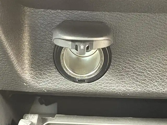 三菱 デリカミニ T プレミアム 千葉県 2023(令5)年 0.5万km ナチュラルアイボリーメタリック 禁煙車/社外ナビ/・CN-HE02WD/・CD/DVD/BT/フルセグ/全方位カメラ/マイパイロット（MI-PILOT）/両側パワースライドドア/レーダークルーズコントロール/デジタルインナールームミラー/ハーフレザーシート/前席シートヒーター/ステアリングヒーター/LEDヘッドライト/オートライト/オートハイビーム/フォグライト/電動パーキングブレーキ/オートホールド/ルーフレール/パドルシフト