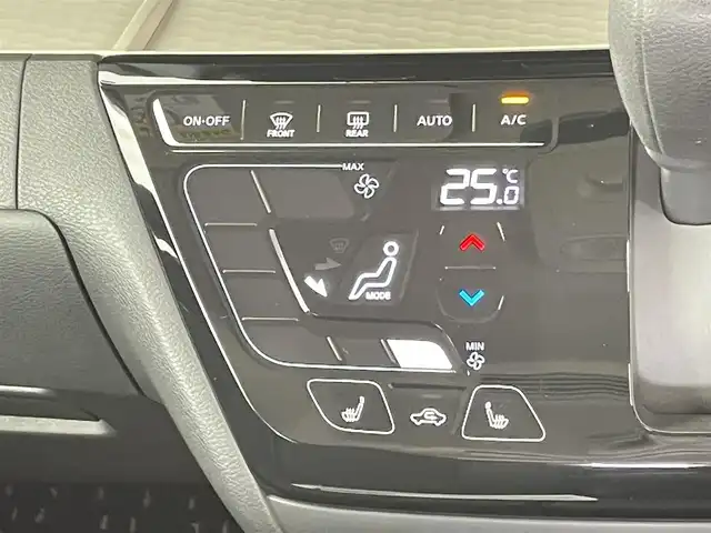 三菱 デリカミニ T プレミアム 千葉県 2023(令5)年 0.5万km ナチュラルアイボリーメタリック 禁煙車/社外ナビ/・CN-HE02WD/・CD/DVD/BT/フルセグ/全方位カメラ/マイパイロット（MI-PILOT）/両側パワースライドドア/レーダークルーズコントロール/デジタルインナールームミラー/ハーフレザーシート/前席シートヒーター/ステアリングヒーター/LEDヘッドライト/オートライト/オートハイビーム/フォグライト/電動パーキングブレーキ/オートホールド/ルーフレール/パドルシフト