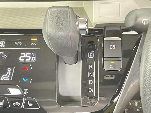 三菱 デリカミニ T プレミアム 千葉県 2023(令5)年 0.5万km ナチュラルアイボリーメタリック 禁煙車/社外ナビ/・CN-HE02WD/・CD/DVD/BT/フルセグ/全方位カメラ/マイパイロット（MI-PILOT）/両側パワースライドドア/レーダークルーズコントロール/デジタルインナールームミラー/ハーフレザーシート/前席シートヒーター/ステアリングヒーター/LEDヘッドライト/オートライト/オートハイビーム/フォグライト/電動パーキングブレーキ/オートホールド/ルーフレール/パドルシフト