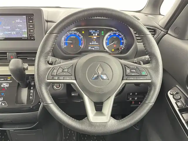 三菱 デリカミニ T プレミアム 千葉県 2023(令5)年 0.5万km ナチュラルアイボリーメタリック 禁煙車/社外ナビ/・CN-HE02WD/・CD/DVD/BT/フルセグ/全方位カメラ/マイパイロット（MI-PILOT）/両側パワースライドドア/レーダークルーズコントロール/デジタルインナールームミラー/ハーフレザーシート/前席シートヒーター/ステアリングヒーター/LEDヘッドライト/オートライト/オートハイビーム/フォグライト/電動パーキングブレーキ/オートホールド/ルーフレール/パドルシフト