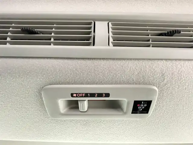 三菱 デリカミニ T プレミアム 千葉県 2023(令5)年 0.5万km ナチュラルアイボリーメタリック 禁煙車/社外ナビ/・CN-HE02WD/・CD/DVD/BT/フルセグ/全方位カメラ/マイパイロット（MI-PILOT）/両側パワースライドドア/レーダークルーズコントロール/デジタルインナールームミラー/ハーフレザーシート/前席シートヒーター/ステアリングヒーター/LEDヘッドライト/オートライト/オートハイビーム/フォグライト/電動パーキングブレーキ/オートホールド/ルーフレール/パドルシフト