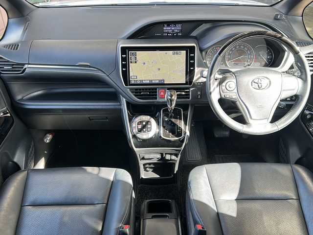 トヨタ エスクァイア Gi 静岡県 2018(平30)年 4.9万km ホワイトパールクリスタルシャイン ダイナミックエアロスタイル/トヨタセーフティセンス/プリクラッシュセーフティ/レーンキープアシスト/オートハイビーム/先行車発進のお知らせ/純正10インチナビ/フルセグTV/バックカメラ/純正12インチフリップダウンモニター/純正アルミホイール/ETC/LEdヘッドライト/黒革シート/シートヒーター/クリアランスソナー/クルーズコントロール/ドライブレコーダー/横滑り防止装置