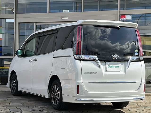トヨタ エスクァイア Gi 静岡県 2018(平30)年 4.9万km ホワイトパールクリスタルシャイン ダイナミックエアロスタイル/トヨタセーフティセンス/プリクラッシュセーフティ/レーンキープアシスト/オートハイビーム/先行車発進のお知らせ/純正10インチナビ/フルセグTV/バックカメラ/純正12インチフリップダウンモニター/純正アルミホイール/ETC/LEdヘッドライト/黒革シート/シートヒーター/クリアランスソナー/クルーズコントロール/ドライブレコーダー/横滑り防止装置