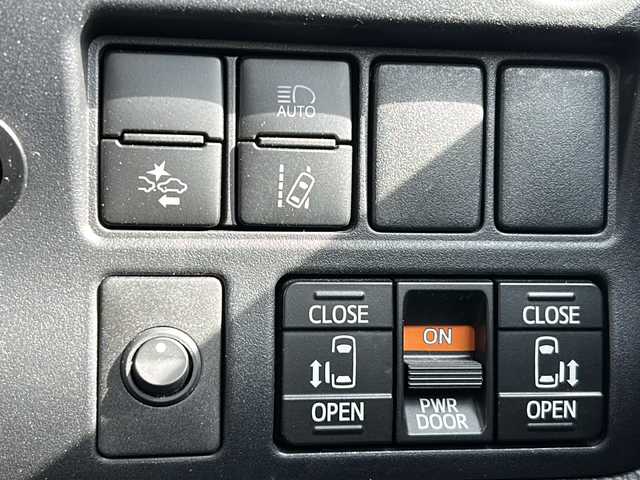 トヨタ エスクァイア Gi 静岡県 2018(平30)年 4.9万km ホワイトパールクリスタルシャイン ダイナミックエアロスタイル/トヨタセーフティセンス/プリクラッシュセーフティ/レーンキープアシスト/オートハイビーム/先行車発進のお知らせ/純正10インチナビ/フルセグTV/バックカメラ/純正12インチフリップダウンモニター/純正アルミホイール/ETC/LEdヘッドライト/黒革シート/シートヒーター/クリアランスソナー/クルーズコントロール/ドライブレコーダー/横滑り防止装置