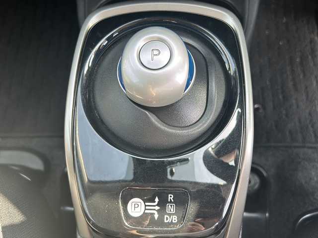 日産 ノート e－パワー X 香川県 2018(平30)年 7.6万km ブリリアントホワイトパール スペアキー/純正7インチナビ/（CD/DVD/SD/BT/USB/フルセグTV）/ETC/全周囲カメラ/インテリジェントエマージェンシーブレーキ/レーンキープ/横滑り防止装置/ステアリングリモコン/オートAC/純正フロアマット/ドアバイザー