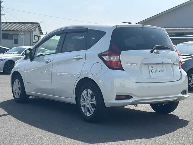 日産 ノート e－パワー X 香川県 2018(平30)年 7.6万km ブリリアントホワイトパール スペアキー/純正7インチナビ/（CD/DVD/SD/BT/USB/フルセグTV）/ETC/全周囲カメラ/インテリジェントエマージェンシーブレーキ/レーンキープ/横滑り防止装置/ステアリングリモコン/オートAC/純正フロアマット/ドアバイザー