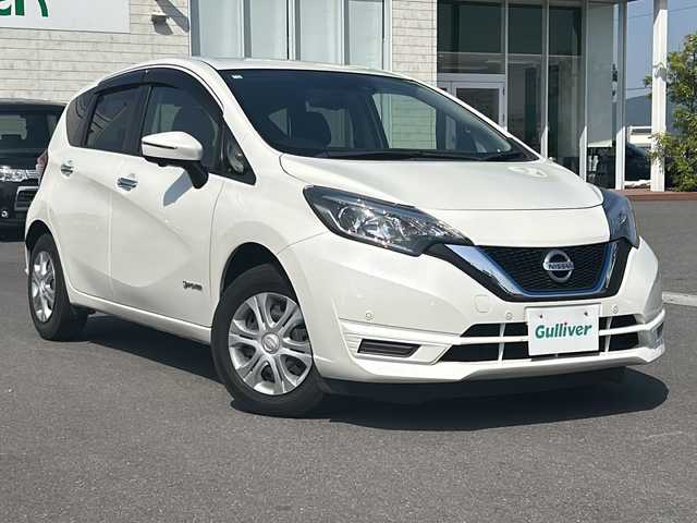 日産 ノート e－パワー X 香川県 2018(平30)年 7.6万km ブリリアントホワイトパール スペアキー/純正7インチナビ/（CD/DVD/SD/BT/USB/フルセグTV）/ETC/全周囲カメラ/インテリジェントエマージェンシーブレーキ/レーンキープ/横滑り防止装置/ステアリングリモコン/オートAC/純正フロアマット/ドアバイザー