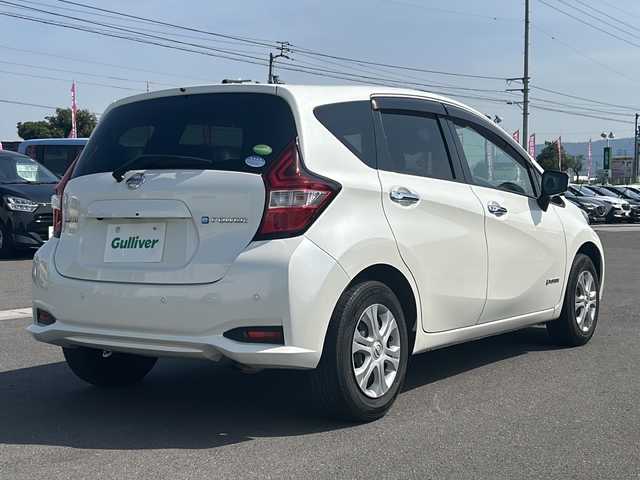 日産 ノート e－パワー X 香川県 2018(平30)年 7.6万km ブリリアントホワイトパール スペアキー/純正7インチナビ/（CD/DVD/SD/BT/USB/フルセグTV）/ETC/全周囲カメラ/インテリジェントエマージェンシーブレーキ/レーンキープ/横滑り防止装置/ステアリングリモコン/オートAC/純正フロアマット/ドアバイザー