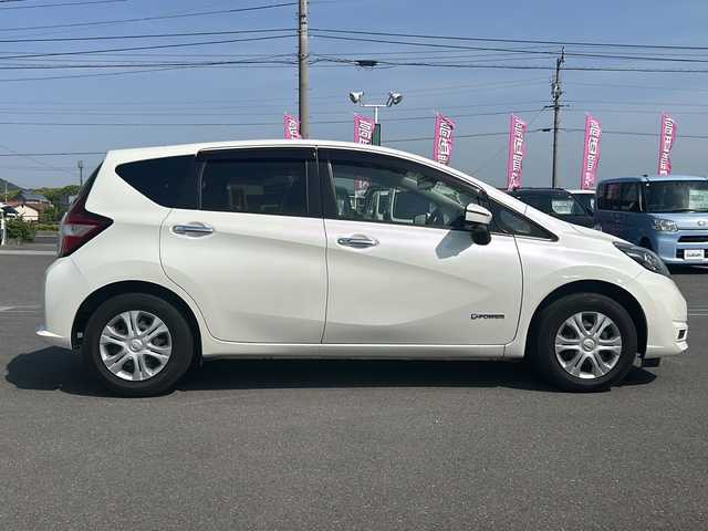 日産 ノート e－パワー X 香川県 2018(平30)年 7.6万km ブリリアントホワイトパール スペアキー/純正7インチナビ/（CD/DVD/SD/BT/USB/フルセグTV）/ETC/全周囲カメラ/インテリジェントエマージェンシーブレーキ/レーンキープ/横滑り防止装置/ステアリングリモコン/オートAC/純正フロアマット/ドアバイザー