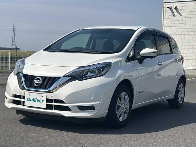 日産 ノート e－パワー X 香川県 2018(平30)年 7.6万km ブリリアントホワイトパール スペアキー/純正7インチナビ/（CD/DVD/SD/BT/USB/フルセグTV）/ETC/全周囲カメラ/インテリジェントエマージェンシーブレーキ/レーンキープ/横滑り防止装置/ステアリングリモコン/オートAC/純正フロアマット/ドアバイザー