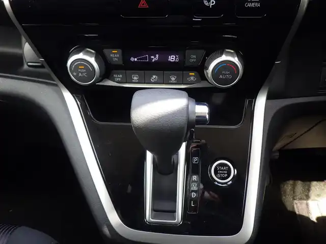日産 セレナ ハイウェイスター Vセレクション 千葉県 2018(平30)年 4.5万km ダイヤモンドブラック エマージェンシーブレーキ/クルーズコントロール/ハンズフリー両側パワースライドドア/9インチ純正SDナビ/地デジTV/【BD/DVD/CD再生機能】/アラウンドビューモニター/ドライブレコーダー（DJ4-D）/革巻きステアリング/ステアリングスイッチ/ETC/LEDヘッドライト/フォグライト/ウインカーミラー/コーナーセンサー/純正16インチアルミホイル/サイド/カーテンエアバッグ/インテリジェントキー