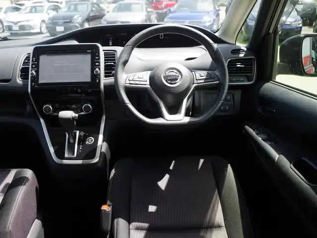日産 セレナ ハイウェイスター Vセレクション 千葉県 2018(平30)年 4.5万km ダイヤモンドブラック エマージェンシーブレーキ/クルーズコントロール/ハンズフリー両側パワースライドドア/9インチ純正SDナビ/地デジTV/【BD/DVD/CD再生機能】/アラウンドビューモニター/ドライブレコーダー（DJ4-D）/革巻きステアリング/ステアリングスイッチ/ETC/LEDヘッドライト/フォグライト/ウインカーミラー/コーナーセンサー/純正16インチアルミホイル/サイド/カーテンエアバッグ/インテリジェントキー