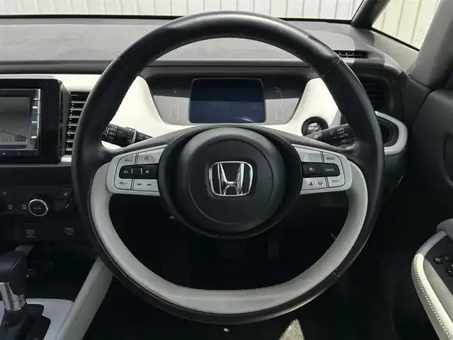 ホンダ フィット e:HEVホーム 群馬県 2023(令5)年 3.8万km プラチナホワイトパール ワンオーナー/純正SDナビ（）/ホンダセンシング/・パーキングサポートブレーキ/・急アクセル抑制機能/・ブラインドスポットインフォメーション/・トラフィックジャムアシスト/・衝突軽減ブレーキ/・先行車発進お知らせ機能/・歩行者事故低減ステアリング/・路外逸脱抑制機能/・標識認識機能/・アダプティブクルーズコントロール/・オートハイビーム/ライトレベライザー/電動格納ミラー/革巻きステアリング
