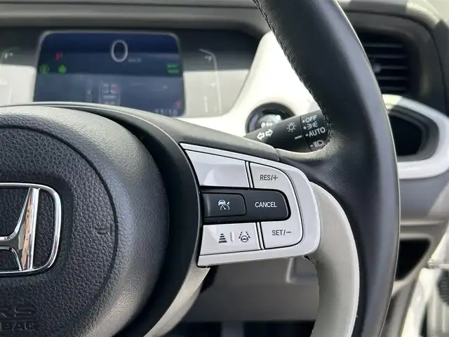 ホンダ フィット e:HEVホーム 群馬県 2023(令5)年 3.8万km プラチナホワイトパール ワンオーナー/純正SDナビ（）/ホンダセンシング/・パーキングサポートブレーキ/・急アクセル抑制機能/・ブラインドスポットインフォメーション/・トラフィックジャムアシスト/・衝突軽減ブレーキ/・先行車発進お知らせ機能/・歩行者事故低減ステアリング/・路外逸脱抑制機能/・標識認識機能/・アダプティブクルーズコントロール/・オートハイビーム/ライトレベライザー/電動格納ミラー/革巻きステアリング