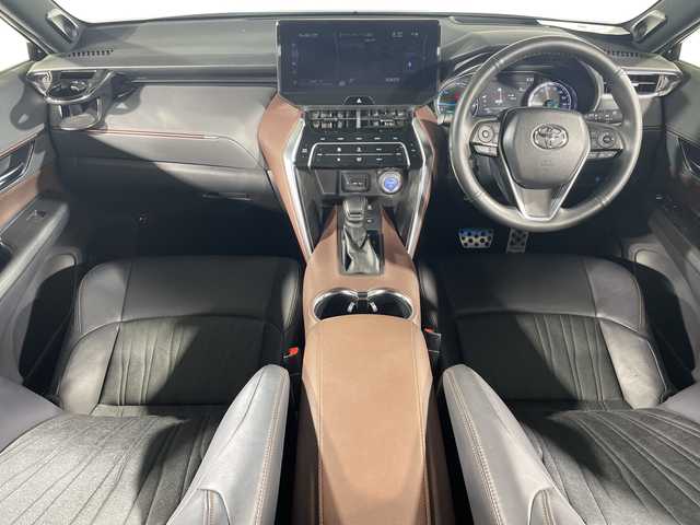 トヨタ ハリアー ハイブリッド Z 神奈川県 2020(令2)年 5.3万km プレシャスブラックパール 純正12.3型ディスプレイオーディオ/(Bluetooth　フルセグ　USB　Miracast AM FM)/T-connectナビ機能付き/JBLプレミアムサウンド/レーダークルーズコントロール/トヨタセーフティセンス/プリクラッシュセーフティシステム/レーントレーシングアシスト/ブラインドスポットモニター/リアクロストラフィックアラート/パーキングサポートブレーキ/ロードサインアシスト/パノラミックビューモニター/ヘッドアップディスプレイ/オートブレーキホールド/電子パーキング/ハンズフリーパワーバックドア/デジタルインナーミラー/ビルトインETC2.0/プロジェクター式LEDオートライト/オートマチィックハイビーム/フォグランプ/ハーフレザーシート/運転席パワーシート/純正フロアマット