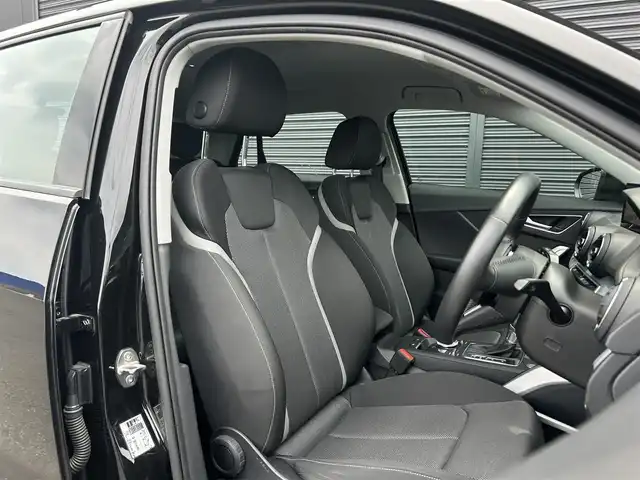 アウディ Ｑ２ 30TFSIスポーツ 茨城県 2020(令2)年 2.6万km ミトスブラックメタリック アシスタンスＰＫＧ　/ＡＣＣ　/ＬＫＡ　/バーチャルＣＰ　/ナビ　/１２セグ　/ＣａｒＰｌａｙ　/ＢＴ　/ＤＶＤ　/Ｂカメラ　/パーキングエイド　/シートヒーター　/ＰＷテールゲート　/ＬＥＤ　/オートハイビーム　/ＥＴＣ　/禁煙車
