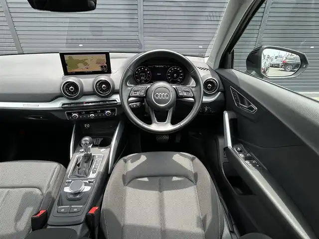 アウディ Ｑ２ 30TFSIスポーツ 茨城県 2020(令2)年 2.6万km ミトスブラックメタリック アシスタンスＰＫＧ　/ＡＣＣ　/ＬＫＡ　/バーチャルＣＰ　/ナビ　/１２セグ　/ＣａｒＰｌａｙ　/ＢＴ　/ＤＶＤ　/Ｂカメラ　/パーキングエイド　/シートヒーター　/ＰＷテールゲート　/ＬＥＤ　/オートハイビーム　/ＥＴＣ　/禁煙車