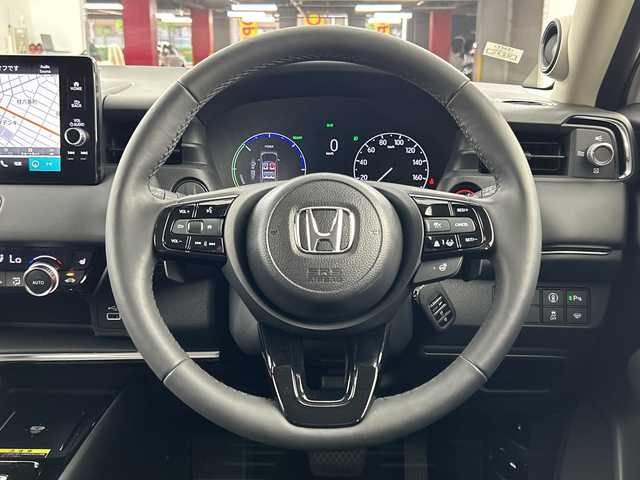 ホンダ ヴェゼル ハイブリッド e:HEV Z 愛知県 2024(令6)年 0.9万km プラチナホワイトパール 禁煙車/純正9インチナビ/（AM/FM/Bluetooth/フルセグTV/AppleCarPlay/AndroidAuto)/全方位カメラ/ワイヤレス充電/ホンダセンシング/・衝突軽減ブレーキ/・レーンキープアシスト/・オートマチックハイビーム/・追従式クルーズコントロール/・ブラインドスポットモニター/コーナーセンサー/ETC2.0/シートヒーター/パドルシフト/LEDヘッドライト/純正18インチアルミホイール/スマートキー/ブレーキホールド