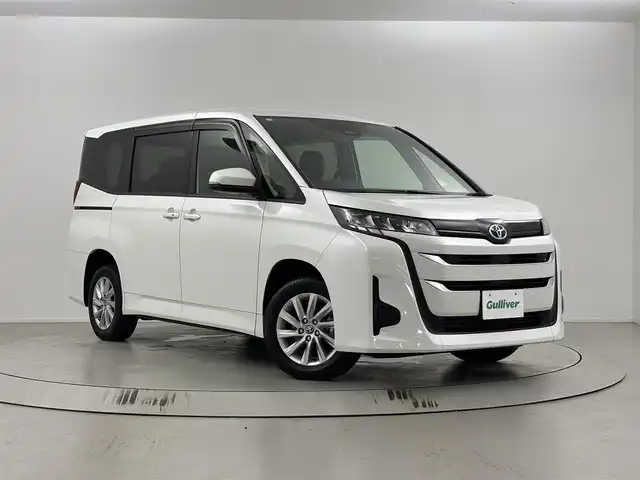 トヨタ ノア ハイブリッド G 埼玉県 2023(令5)年 1.5万km ホワイトパールクリスタルシャイン 純正ナビ（Bluetooth/DVD/AM/FM）/フルセグTV/バックカメラ/レーダークルーズコントロール/横滑り防止装置/レーンキープアシスト/盗難防止装置/プリクラッシュセーフティ/オートマチックハイビーム/LEDヘッドライト/両側パワースライドドア/ETC2.0/スマートキー