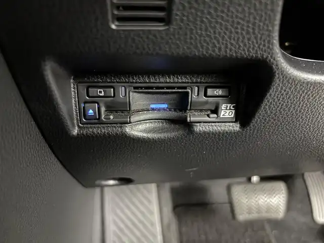 トヨタ ノア ハイブリッド G 埼玉県 2023(令5)年 1.5万km ホワイトパールクリスタルシャイン 純正ナビ（Bluetooth/DVD/AM/FM）/フルセグTV/バックカメラ/レーダークルーズコントロール/横滑り防止装置/レーンキープアシスト/盗難防止装置/プリクラッシュセーフティ/オートマチックハイビーム/LEDヘッドライト/両側パワースライドドア/ETC2.0/スマートキー