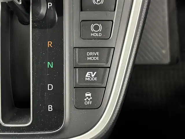 トヨタ ノア ハイブリッド G 埼玉県 2023(令5)年 1.5万km ホワイトパールクリスタルシャイン 純正ナビ（Bluetooth/DVD/AM/FM）/フルセグTV/バックカメラ/レーダークルーズコントロール/横滑り防止装置/レーンキープアシスト/盗難防止装置/プリクラッシュセーフティ/オートマチックハイビーム/LEDヘッドライト/両側パワースライドドア/ETC2.0/スマートキー