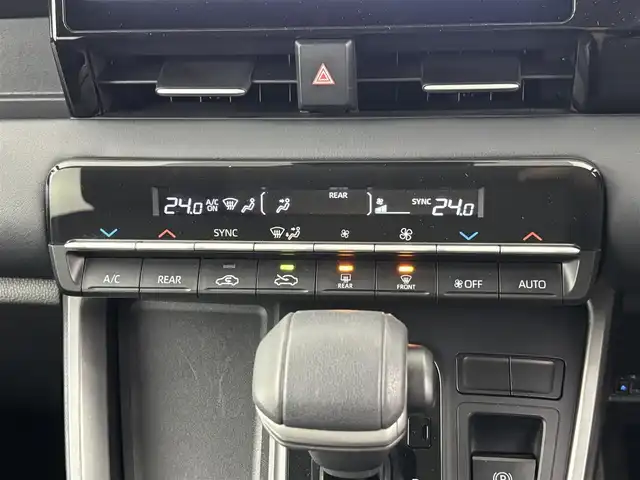 トヨタ ノア ハイブリッド G 埼玉県 2023(令5)年 1.5万km ホワイトパールクリスタルシャイン 純正ナビ（Bluetooth/DVD/AM/FM）/フルセグTV/バックカメラ/レーダークルーズコントロール/横滑り防止装置/レーンキープアシスト/盗難防止装置/プリクラッシュセーフティ/オートマチックハイビーム/LEDヘッドライト/両側パワースライドドア/ETC2.0/スマートキー