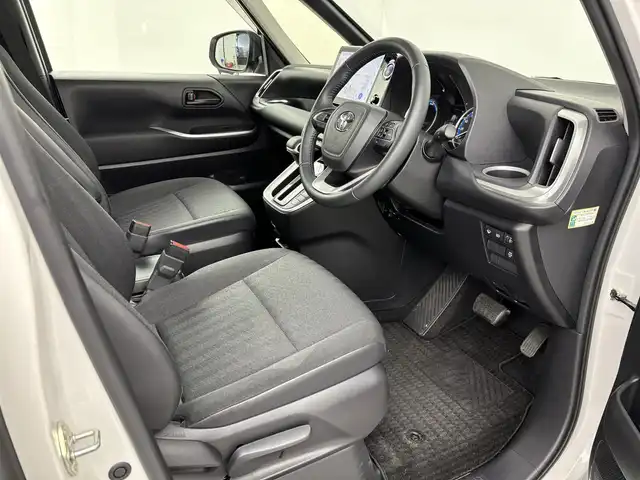 トヨタ ノア ハイブリッド G 埼玉県 2023(令5)年 1.5万km ホワイトパールクリスタルシャイン 純正ナビ（Bluetooth/DVD/AM/FM）/フルセグTV/バックカメラ/レーダークルーズコントロール/横滑り防止装置/レーンキープアシスト/盗難防止装置/プリクラッシュセーフティ/オートマチックハイビーム/LEDヘッドライト/両側パワースライドドア/ETC2.0/スマートキー