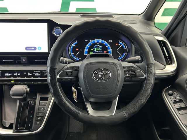 トヨタ ヴォクシー ハイブリッド S－Z 鹿児島県 2022(令4)年 1.6万km グリッターブラックガラスフレーク 禁煙車/快適利便パッケージ/トヨタセーフティセンス/デジタルインナーミラー/ナビ機能付き純正ディスプレイオーディオ/(Bluetooth/AppleCarPlay/AndroidAuto/Miracasut)/カラーヘッドアップディスプレイ/フロントフォグランプ/ステアリングリモコン/ステアリングヒーター/電動格納ミラー/タイプC充電ソケット/前席＋2列目シートヒーター
