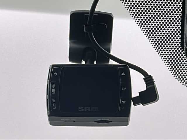 トヨタ Ｃ－ＨＲ G 熊本県 2017(平29)年 5.9万km メタルストリームM ・純正SDナビ（ＮＳＺＴ－Ｙ６６Ｔ）/・AM/FM/CD/DVD/BT/SD/フルセグTV　/・バックカメラ/・トヨタセーフティセンス/・プリクラッシュセーフティ/・レーンディパーチャーアラート/・オートマチックハイビーム/・ブラインドスポットモニター/・レーダークルーズコントロール/・横滑り防止装置　　/・ブレーキホールド/・電動パーキングブレーキ/・前後コーナーセンサー/・前方ドライブレコーダー　/・ステアリングリモコン/・ハーフレザーシート　/・前席シートヒーター　/・防眩ミラー/・純正フロアマット　　/・純正１８インチアルミホイール/・スペアタイヤ　/・ＬＥＤライト/・オートライト/・フォグランプ/・ＥＴＣ/・スマートキー/・プッシュスタート/・オールオートパワーウィンドウ/・電動格納ミラー　