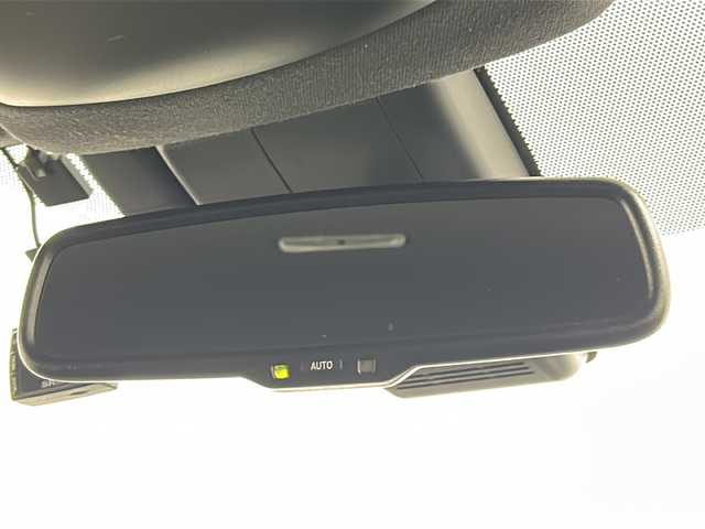 トヨタ Ｃ－ＨＲ G 熊本県 2017(平29)年 5.9万km メタルストリームM ・純正SDナビ（ＮＳＺＴ－Ｙ６６Ｔ）/・AM/FM/CD/DVD/BT/SD/フルセグTV　/・バックカメラ/・トヨタセーフティセンス/・プリクラッシュセーフティ/・レーンディパーチャーアラート/・オートマチックハイビーム/・ブラインドスポットモニター/・レーダークルーズコントロール/・横滑り防止装置　　/・ブレーキホールド/・電動パーキングブレーキ/・前後コーナーセンサー/・前方ドライブレコーダー　/・ステアリングリモコン/・ハーフレザーシート　/・前席シートヒーター　/・防眩ミラー/・純正フロアマット　　/・純正１８インチアルミホイール/・スペアタイヤ　/・ＬＥＤライト/・オートライト/・フォグランプ/・ＥＴＣ/・スマートキー/・プッシュスタート/・オールオートパワーウィンドウ/・電動格納ミラー　