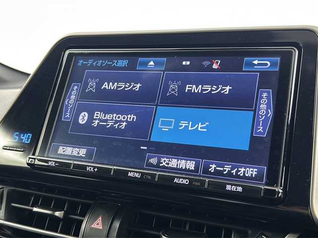 トヨタ Ｃ－ＨＲ G 熊本県 2017(平29)年 5.9万km メタルストリームM ・純正SDナビ（ＮＳＺＴ－Ｙ６６Ｔ）/・AM/FM/CD/DVD/BT/SD/フルセグTV　/・バックカメラ/・トヨタセーフティセンス/・プリクラッシュセーフティ/・レーンディパーチャーアラート/・オートマチックハイビーム/・ブラインドスポットモニター/・レーダークルーズコントロール/・横滑り防止装置　　/・ブレーキホールド/・電動パーキングブレーキ/・前後コーナーセンサー/・前方ドライブレコーダー　/・ステアリングリモコン/・ハーフレザーシート　/・前席シートヒーター　/・防眩ミラー/・純正フロアマット　　/・純正１８インチアルミホイール/・スペアタイヤ　/・ＬＥＤライト/・オートライト/・フォグランプ/・ＥＴＣ/・スマートキー/・プッシュスタート/・オールオートパワーウィンドウ/・電動格納ミラー　