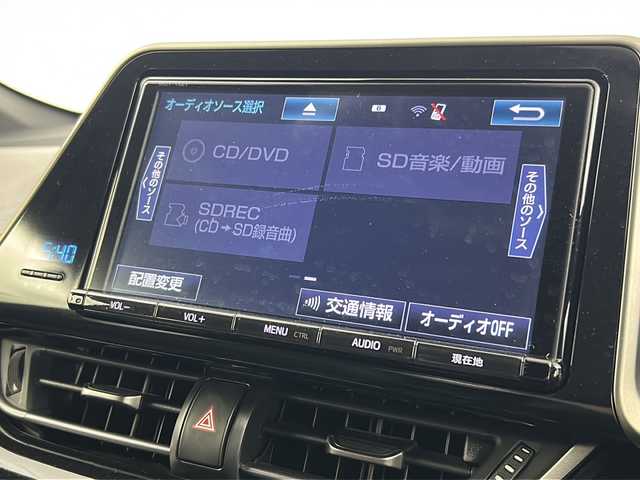 トヨタ Ｃ－ＨＲ G 熊本県 2017(平29)年 5.9万km メタルストリームM ・純正SDナビ（ＮＳＺＴ－Ｙ６６Ｔ）/・AM/FM/CD/DVD/BT/SD/フルセグTV　/・バックカメラ/・トヨタセーフティセンス/・プリクラッシュセーフティ/・レーンディパーチャーアラート/・オートマチックハイビーム/・ブラインドスポットモニター/・レーダークルーズコントロール/・横滑り防止装置　　/・ブレーキホールド/・電動パーキングブレーキ/・前後コーナーセンサー/・前方ドライブレコーダー　/・ステアリングリモコン/・ハーフレザーシート　/・前席シートヒーター　/・防眩ミラー/・純正フロアマット　　/・純正１８インチアルミホイール/・スペアタイヤ　/・ＬＥＤライト/・オートライト/・フォグランプ/・ＥＴＣ/・スマートキー/・プッシュスタート/・オールオートパワーウィンドウ/・電動格納ミラー　