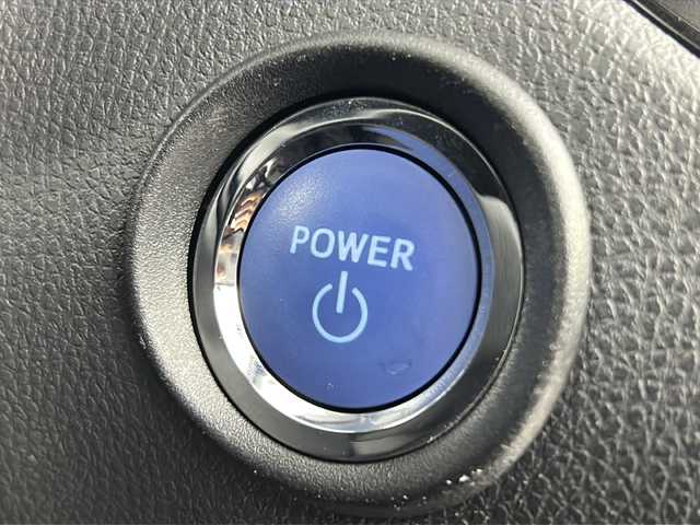 トヨタ Ｃ－ＨＲ G 熊本県 2017(平29)年 5.9万km メタルストリームM ・純正SDナビ（ＮＳＺＴ－Ｙ６６Ｔ）/・AM/FM/CD/DVD/BT/SD/フルセグTV　/・バックカメラ/・トヨタセーフティセンス/・プリクラッシュセーフティ/・レーンディパーチャーアラート/・オートマチックハイビーム/・ブラインドスポットモニター/・レーダークルーズコントロール/・横滑り防止装置　　/・ブレーキホールド/・電動パーキングブレーキ/・前後コーナーセンサー/・前方ドライブレコーダー　/・ステアリングリモコン/・ハーフレザーシート　/・前席シートヒーター　/・防眩ミラー/・純正フロアマット　　/・純正１８インチアルミホイール/・スペアタイヤ　/・ＬＥＤライト/・オートライト/・フォグランプ/・ＥＴＣ/・スマートキー/・プッシュスタート/・オールオートパワーウィンドウ/・電動格納ミラー　