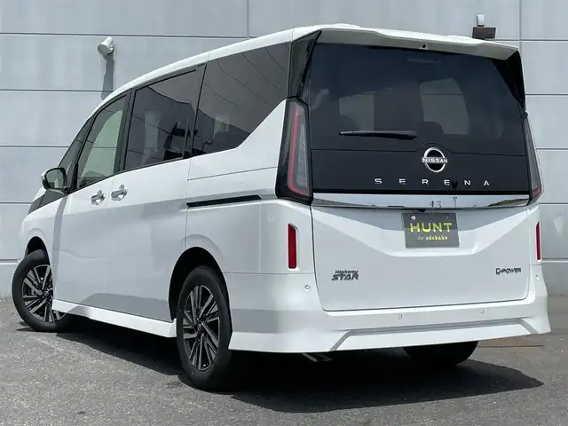 日産 セレナ e－パワー ハイウェイスター V 千葉県 2025(令7)年 0.1千km プリズムホワイト 登録済未使用車/　登録時走行距離6km/プロパイロット/　衝突軽減ブレーキ/レーンキープアシスト/　レーダークルーズコントロール/アダプティブハイビーム/　クリアランスソナー/ブラインドスポットモニター/純正フリップダウンモニター/純正12.3インチコネクトナビ/　フルセグ/BT/USB/カープレイ/HDMI/アラウンドビューモニター/ステアリングスイッチ/ETC2.0/ナビ連動ドライブレコーダー(前後)/ハンズフリースライドドア/ワイヤレス充電/電動パーキングブレーキ/オートブレーキホールド/LEDヘッドライト/オートライト/フォグライト/電動格納ミラー