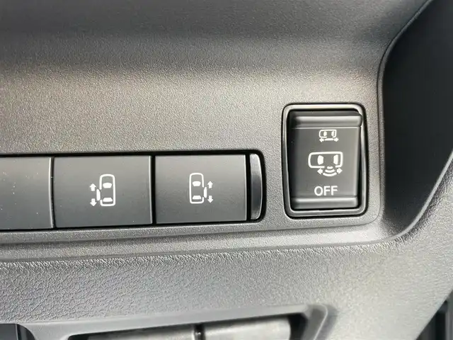 日産 セレナ e－パワー ハイウェイスター V 千葉県 2025(令7)年 0.1千km プリズムホワイト 登録済未使用車/　登録時走行距離6km/プロパイロット/　衝突軽減ブレーキ/レーンキープアシスト/　レーダークルーズコントロール/アダプティブハイビーム/　クリアランスソナー/ブラインドスポットモニター/純正フリップダウンモニター/純正12.3インチコネクトナビ/　フルセグ/BT/USB/カープレイ/HDMI/アラウンドビューモニター/ステアリングスイッチ/ETC2.0/ナビ連動ドライブレコーダー(前後)/ハンズフリースライドドア/ワイヤレス充電/電動パーキングブレーキ/オートブレーキホールド/LEDヘッドライト/オートライト/フォグライト/電動格納ミラー