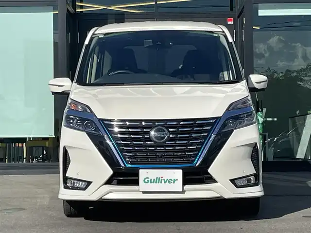 日産 セレナ e－パワー ハイウェイスター V 愛媛県 2020(令2)年 4.9万km ブリリアントホワイトパール 純正10インチナビ　/後席フリップダウンモニター　/全周囲カメラ　/両側電動スライド　/左側ハンズフリースライド　/プロパイロット　/デジタルインナーミラー　/ブラインドスポットモニター　/前後ドライブレコーダー/電動パーキングブレーキ/ステアリングリモコン/電格ミラー/純正ドアバイザー/純正フロアマット/現状サマー(純正AW)(195/65/R15)/TOYOTIRES