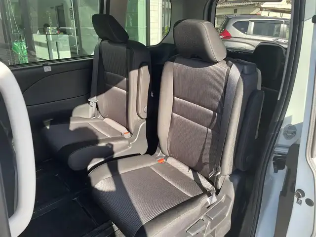 日産 セレナ e－パワー ハイウェイスター V 愛媛県 2020(令2)年 4.9万km ブリリアントホワイトパール 純正10インチナビ　/後席フリップダウンモニター　/全周囲カメラ　/両側電動スライド　/左側ハンズフリースライド　/プロパイロット　/デジタルインナーミラー　/ブラインドスポットモニター　/前後ドライブレコーダー/電動パーキングブレーキ/ステアリングリモコン/電格ミラー/純正ドアバイザー/純正フロアマット/現状サマー(純正AW)(195/65/R15)/TOYOTIRES