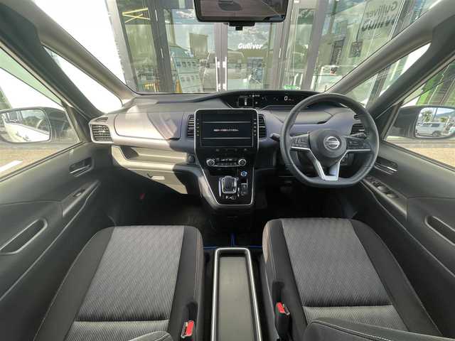 日産 セレナ e－パワー ハイウェイスター V 愛媛県 2020(令2)年 4.9万km ブリリアントホワイトパール 純正10インチナビ　/後席フリップダウンモニター　/全周囲カメラ　/両側電動スライド　/左側ハンズフリースライド　/プロパイロット　/デジタルインナーミラー　/ブラインドスポットモニター　/前後ドライブレコーダー/電動パーキングブレーキ/ステアリングリモコン/電格ミラー/純正ドアバイザー/純正フロアマット/現状サマー(純正AW)(195/65/R15)/TOYOTIRES