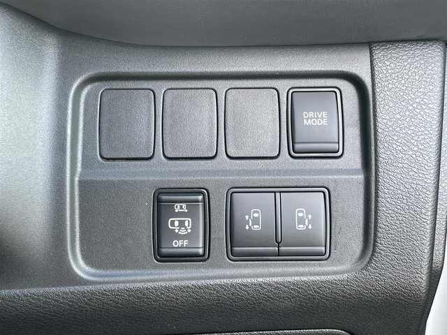 日産 セレナ e－パワー ハイウェイスター V 愛媛県 2020(令2)年 4.9万km ブリリアントホワイトパール 純正10インチナビ　/後席フリップダウンモニター　/全周囲カメラ　/両側電動スライド　/左側ハンズフリースライド　/プロパイロット　/デジタルインナーミラー　/ブラインドスポットモニター　/前後ドライブレコーダー/電動パーキングブレーキ/ステアリングリモコン/電格ミラー/純正ドアバイザー/純正フロアマット/現状サマー(純正AW)(195/65/R15)/TOYOTIRES